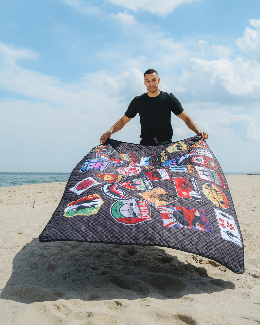 GLOBAL MOGUL UNLIMITED MILES PACKABLE BEACH MAT BLANKET WATER RESISTANT CONVERTIBLE TOTE